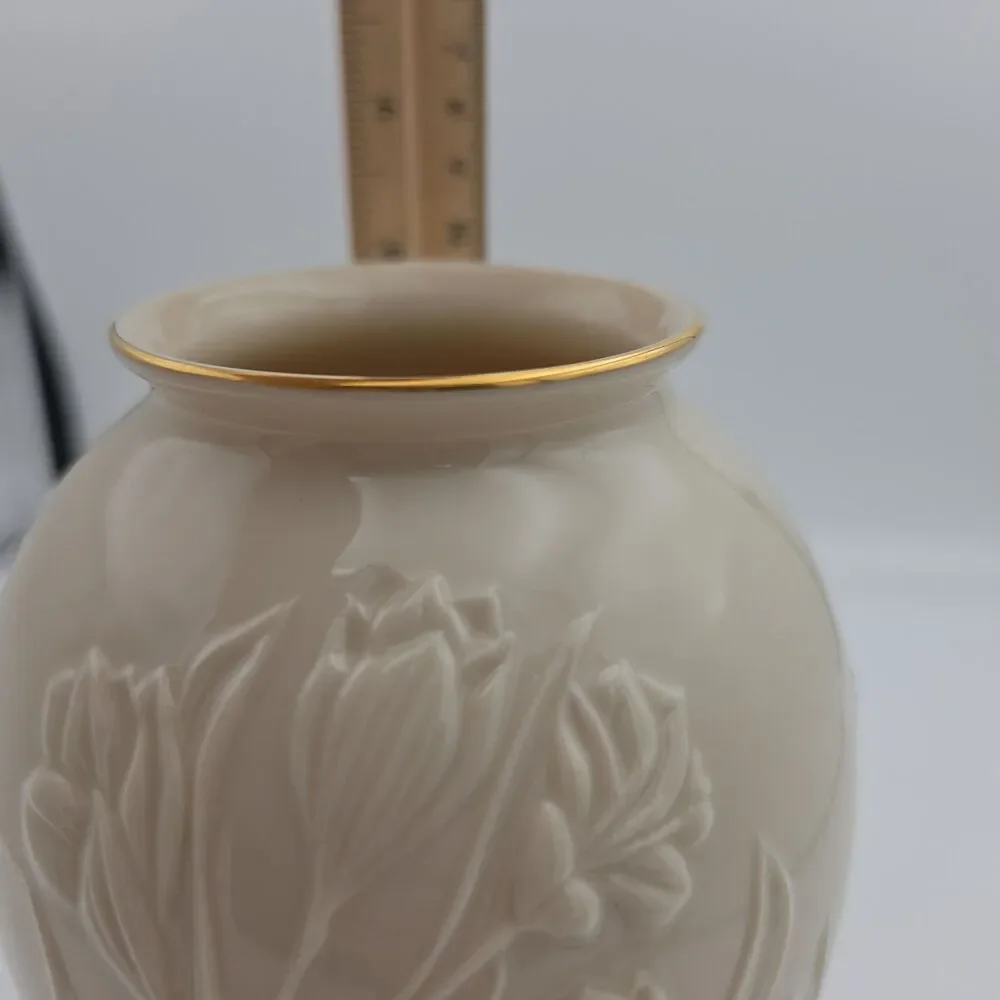 Lenox 8 in Ivory Porcelain Iris Floral Relief Vase 24K Gold Trim Made in USA